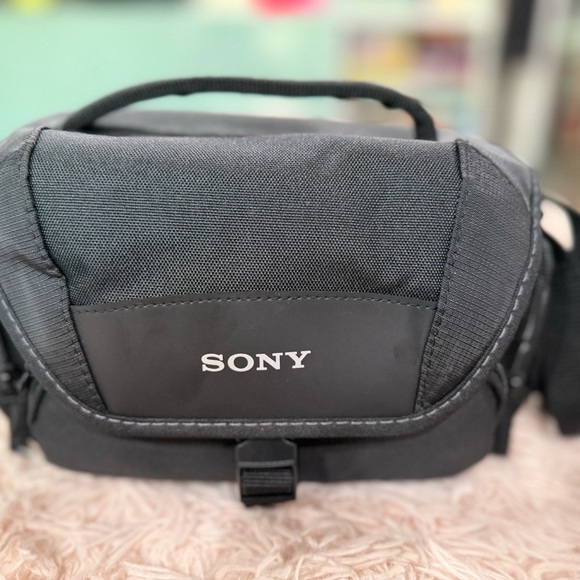Sony LCS-U21 Soft Carrying Case (Black) - Picture 1 of 12